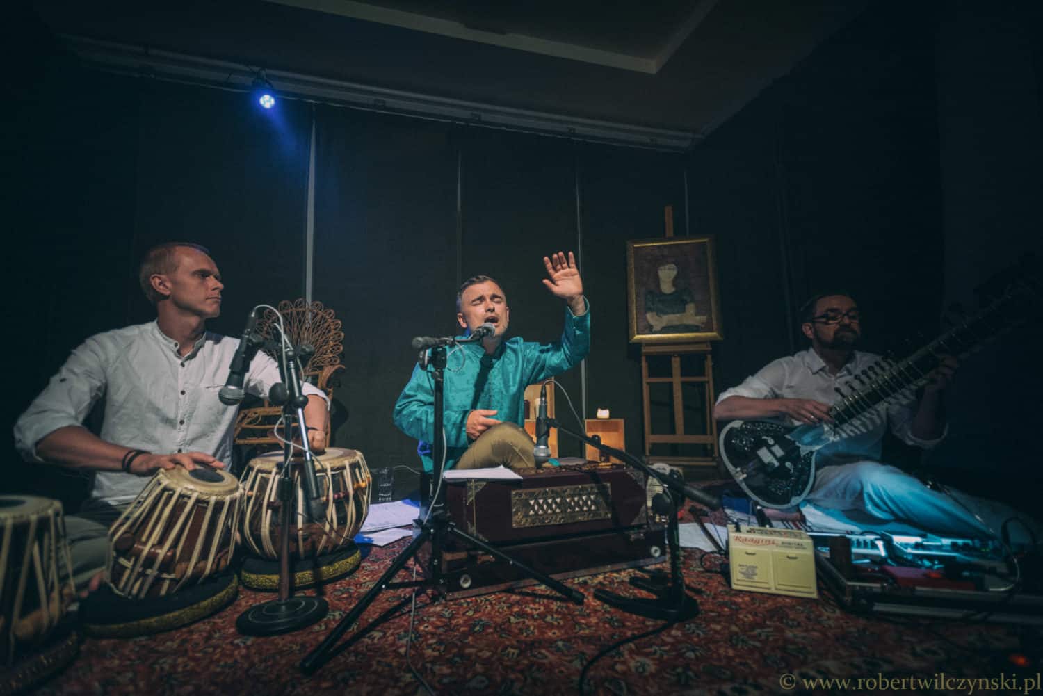 Muzyka indyjska – podróż przez różnobarwne kultury, języki i dźwięki subkontynentu indyjskiego ~ Michał Rudaś